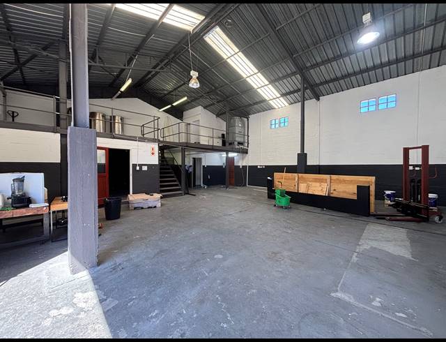 216M² WAREHOUSE TO LET IN EPPING INDUSTRIAL